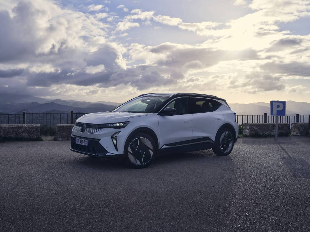 Renault Scénic E-Tech electric - Iconic Blanc Nacré.jpg